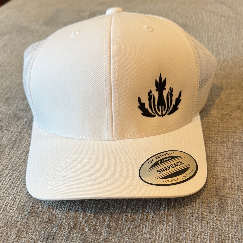MALIE ORGANICS White Snapback Hat with Black Logo NEW WITHOUT TAG